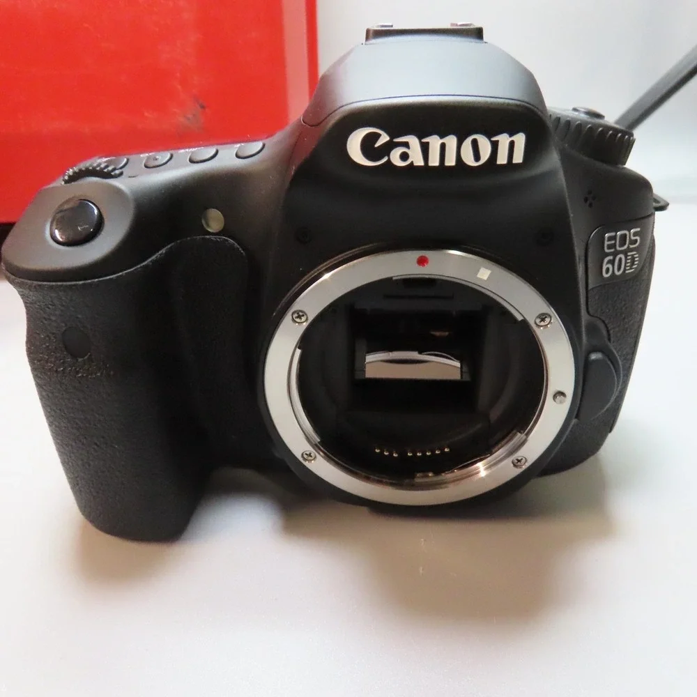Canon EOS 60D 18.0MP Digital SLR‎ Camera Body 【MINT w/Leica Hard Case 】